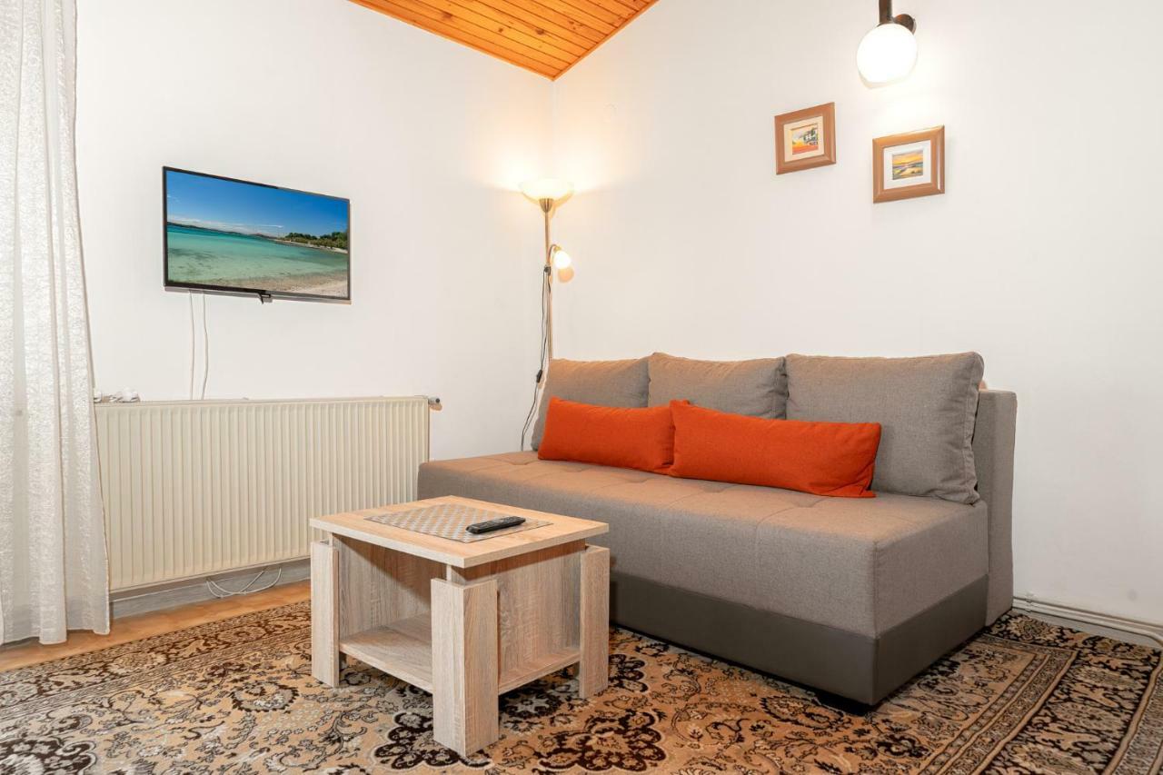 Apartments Klavdija Водице Екстер'єр фото