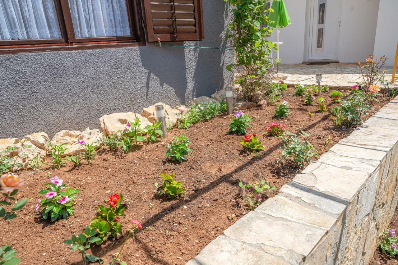 Apartments Klavdija Водице Екстер'єр фото